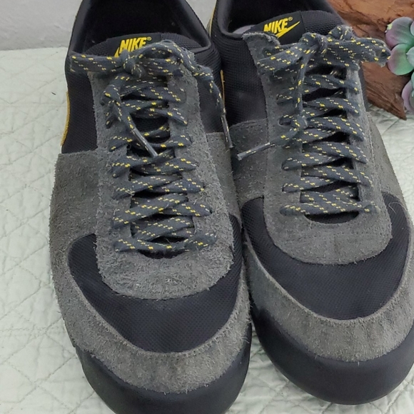 Nike shoes - Picture 2 of 15